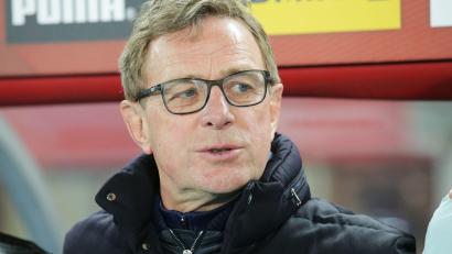Bild: Heinz-Peter Bader/AP/dpa
Er bleibt dabei: Ralf Rangnick bindet sich vertraglich bis 2028 an den ÖFB. (Archivbild)