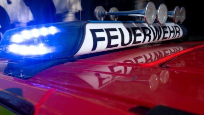 Bild: Sven Hoppe/dpa
Die Feuerwehr rückte am späten Samstagabend aus. (Symbolbild)