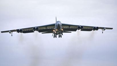 Bild: Ben Birchall/PA Wire/dpa
B-52-Bomer stürzt in Kalifornien ab. (Symbolbild)