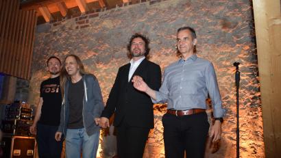 Bild: Richard Braun
Das Publikum im Schlossbauernhof erlebte einen Comedyabend der Extraklasse. Von links: Moderator Rosi Rosner, präsentierte den Weiherer, Götz Frittrang und Stephan Kröll.
