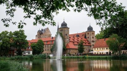 Bild: Daniel Vogl/dpa
Auf Schloss Thurnau fand der Ehrenabend des Bezirks Oberfranken statt. (Archivbild)