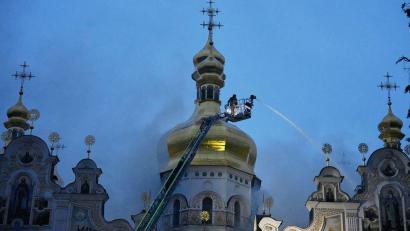 Bild: Efrem Lukatsk/AP/dpa
Das jahrhundertealte Höhlenkloster gehört zum Unesco-Weltkulturerbe.