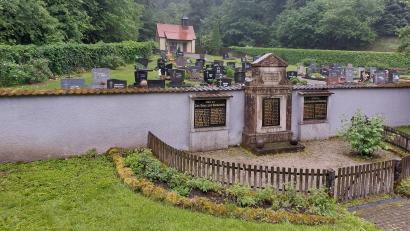 Bild: Heidi Franitza
Alles wird teurer. Die Friedhofsgebühren in Hirschbach bleiben jedoch stabil.