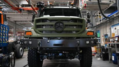 Bild: Katharina Kausche/dpa
Daimler Truck sieht Potenzial bei Militärfahrzeugen. (Archivbild)