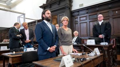 Bild: Daniel Bockwoldt/dpa / Pool/dpa
Der Prozess gegen Christina Block begann im Juli 2025.