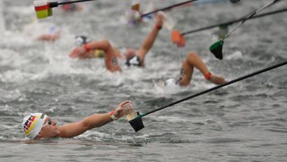 Bild: Mark Schiefelbein/AP/dpa
Andreas Waschburger hat in New York zwei Schwimm-Rekorde geknackt. (Archivbild)