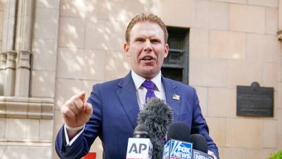 Bild: Mary Altaffer/AP/dpa
Andrew Giuliani hat das Einreiseverbot für den somalischen Schiedsrichter Omar Artan in die USA verteidigt. (Archivbild)