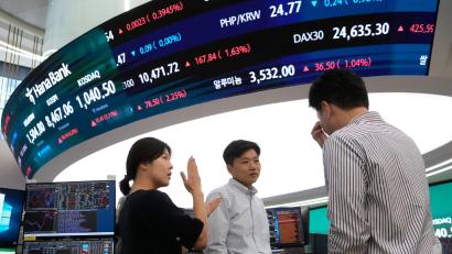 Bild: Ahn Young-joon/AP/dpa
Die Börse in Seoul hat äußerst positiv auf das Rahmenabkommen zwischen dem Iran und den USA reagiert.