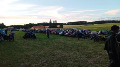 Bild: Dominik Eckert
Um die 2000 Besucher kamen am FReitag und Samstag zur 50- Jahr- Feier des Motorradcubs Oberbibrach.