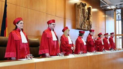 Bild: Uli Deck/dpa
Der zweite Senat verhandelt eine Organklage der Grünen-Fraktion im Bundestag. (Archivbild)