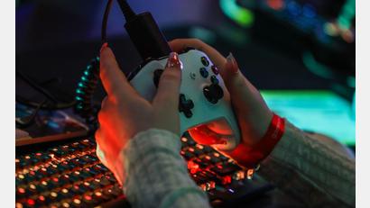 Bild: Oliver Berg/dpa
Eine Bürgerinitiative fordert: Einmal gekaufte Videospiele müssen spielbar bleiben. (Symbolbild)