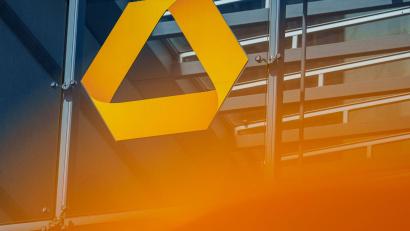 Bild: Andreas Arnold/dpa
Um die Commerzbank ist ein Übernahmekampf entbrannt. (Archivbild)