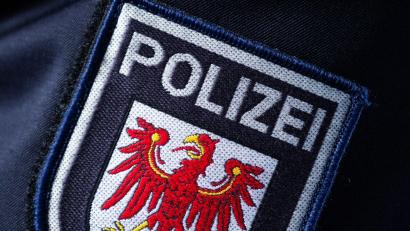 Bild: Soeren Stache/dpa
Die Polizei hat nach Zeugenhinweisen ein totes Baby in einem Wohnhaus gefunden. (Symbolbild)