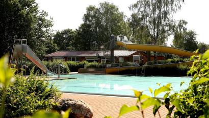 Bild: Stadt Vilseck
Das Vilsecker Freibad soll demnächst saniert werden In der Stadtratssitzung sprach Architekt Josef Krautloher über eine erste Bestandsaufnahme und verschiedene Förderszenarien.