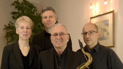 Bild: Lothar Kiehl
Das „Blue Note Project“ sind Dr. Lothar Kiehl (Tenorsaxophon), Andreas Holz (Piano), Dr. Klaus Schmitt (Bass) und Antje Storch (Drums).