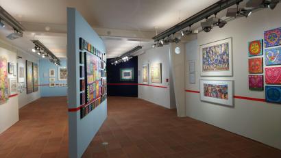 Bild: Ronja Storch, MuseumsQuartier Tirschenreuth
Ein Blick in die Ausstellung im MuseumsQuartier mit 500 Bildern des New Yorker Künstlers James Rizzi.