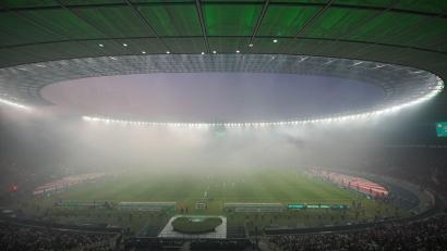 Bild: Soeren Stache/dpa
Das DFB-Pokalfinale zwischen dem FC Bayern München und dem VfB Stuttgart musste für mehrere Minuten unterbrochen werden. (Archivbild)
