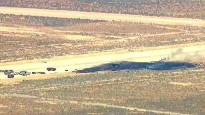 Bild: Uncredited/KABC/AP/dpa
Das US-Militär rechnet nach dem Absturz nicht mit Überlebenden.
