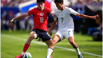 Bild: Bradley Collyer/PA Wire/dpa
Englands Tino Livramento fällt für die WM wegen einer Verletzung aus. (Archivbild)