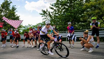 Bild: Gian Ehrenzeller/KEYSTONE/dpa
Superstar Tadej Pogacar feierte einen erfolgreichen Start bei der Tour de Suisse.