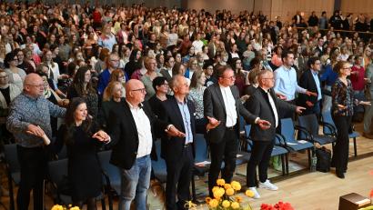 Bild: Hans-Christian Wagner
Der große Saal der Max-Reger-Halle war mit über 600 Teilnehmenden am Kita-Fachtag des Caritas-Diözesanverbandes gut gefüllt.