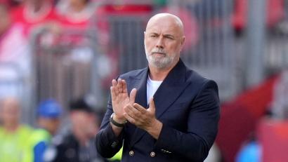 Bild: Stephanie Scarbrough/AP/dpa
Hofft mit Bosnien-Herzegowina auf eine erfolgreiche WM: Trainer Sergej Barbarez. (Archivbild)