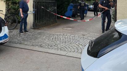 Bild: Christof Rührmair/^dpa/dpa
Mit 40 Streifenwagen jagt die Polizei in München einen Juwelenräuber. (Symbolbild)