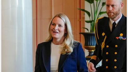 Bild: Lise Åserud/NTB Pool/dpa
Die norwegische Kronprinzessin Mette-Marit leidet unter einer schweren Lungenfibrose. (Archivbild)