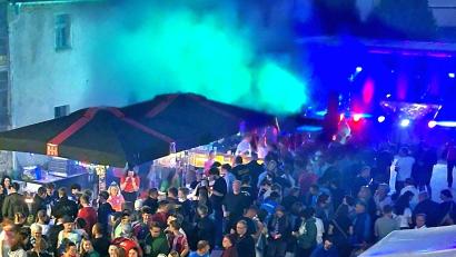 Bild: Christoph Hirzinger (vorstand@ff-vilshofen.de)
Am Abend ging es hoch her bei der Malle-Party der Feuerwehr Vilshofen. DJ Xaver legte auf.