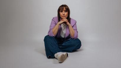Bild: Sara Neidhardt
„Das Leben und das Universum sind immer für uns. Auch wenn es sich mal nicht so anfühlt. Deswegen sollte man sich was trauen, auch beruflich", meint Multitalent Franzi Glaser.