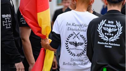 Bild: Patrick Pleul/dpa
Die Türkische Gemeinde in Deutschland (TGD) fragt angesichts von rechter Gewalt und mit Blick auf die Landtagswahlen im Herbst: Wer kümmert sich um unsere Sicherheit? (Symbolbild)