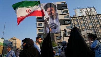 Bild: Vahid Salemi/AP/dpa
Internationale Medien haben einen Text veröffentlicht, bei dem es sich um eine Fassung des Rahmenabkommens zwischen den USA und dem Iran handeln soll. (Symbolbild)