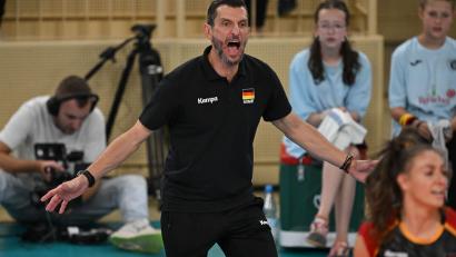 Bild: Arne Dedert/dpa
Deutschlands Cheftrainer Giulio Bregoli musste in der Nationenliga mit seinem Team die nächste Niederlage einstecken. (Archivbild)