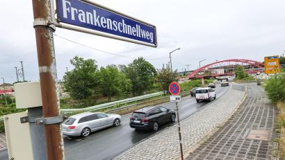 Bild: Daniel Löb/dpa
Um den Ausbau des Frankenschnellweges in Nürnberg, einer wichtigen Nord-Süd-Verkehrsachse in der Metropolregion, gibt es seit Jahrzehnten Streit (Archivbild).