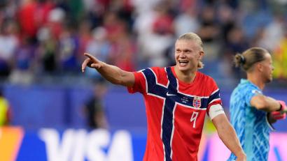 Bild: Charles Krupa/AP/dpa
Traf bei seinem WM-Debüt doppelt: Erling Haaland.