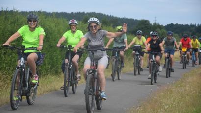 Archivbild: Ernst Frischholz
Einen Tag gemeinsam durch den Landkreis. Die NEW-Radltour vermittelt Eindrücke der Landschaft, aber auch gemeinsamen Spaß. Am 5. Juli ist Start in Windischeschenbach.