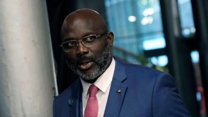 Bild: Christophe Ena/AP/dpa
George Weah wurde nach seiner Fußballkarriere Politiker. (Archivbild)