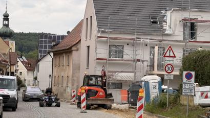 Bild: Heidi Kurz
Am Anfang der Woche begannen die Bauarbeiten zur Glasfaserverlegung.