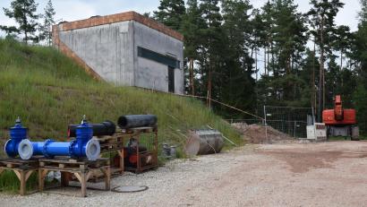 Bild: Richard Braun
Die Gemeinde Stulln wird als Wassergast vom Markt Schwarzenfeld mit Trinkwasser versorgt. Der Neubau des Hochbehälters Westenberg wird die Versorgungssicherheit deutlich erhöhen.