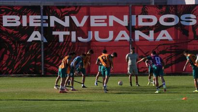 Bild: Gregory Bull/AP/dpa
Die Mannschaft des Iran trainiert in Mexiko.