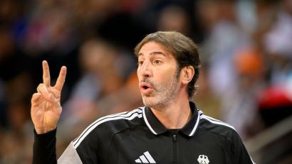 Bild: Anke Waelischmiller/dpa
Trainiert Nationalcoach Alex Mumbrú bald auch einen Club? (Archivbild)