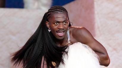 Bild: Scott Garfitt/Invision/AP/dpa
Lil Nas X hatte seinen Durchbruch mit dem Country/Hip-Hop-Hit „Old Town Road“. (Archivbild)