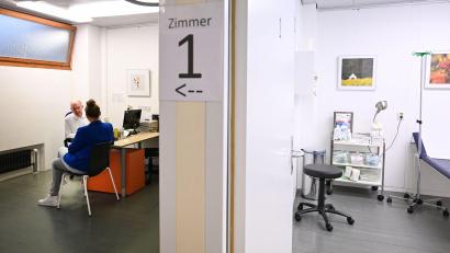 Bild: Bernd Weißbrod/dpa
Im Gespräch geht es unter anderem um Beschwerden. (Symbolbild)