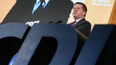 Bild: Hendrik Schmidt/dpa
Sachsen-Anhalts Ministerpräsident Sven Schulze (CDU) hat seine ablehnende Haltung gegenüber AfD und Linken immer wieder bekräftigt. (Archivbild)