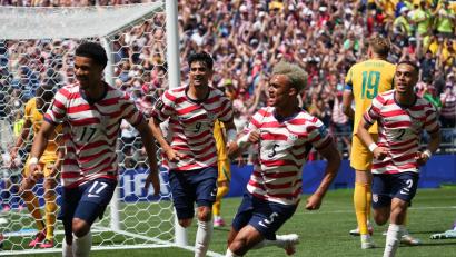 Bild: Ted S. Warren/AP/dpa
Ein Eigentor ließ das US-Team früh jubeln.