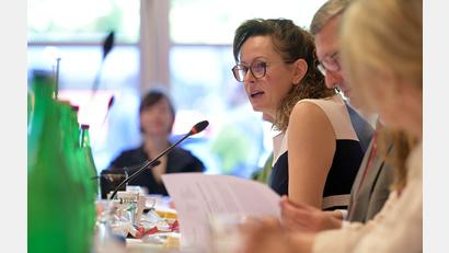 Bild: Michael Bahlo/dpa
Brandenburgs Verbraucherschutzministerin Hanka Mittelstädt und ihre Länderkollegen befassten sich bei ihrer Konferenz in Potsdam mit Fake-Shops.