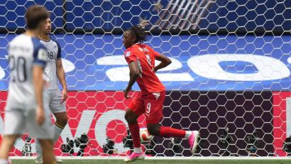 Bild: Andre Penner/AP/dpa
Manzambi erlöste die Schweiz mit dem 1:0 und traf dann auch noch zum 3:0.