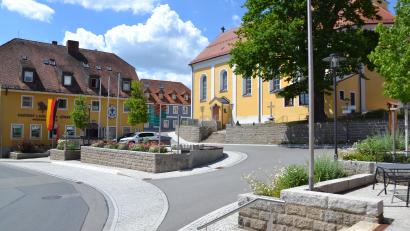 Bild: Peter Garreiss
In der „guten Stube“, am Marktplatz in Moosbach, wird am Samstag, 27., und Sonntag, 28. Juni, das erste Moosbacher Bürgerfest gefeiert.