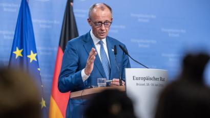 Bild: Michael Kappeler/dpa
Findet den derzeit diskutierten Vorschlag für den neuen EU-Haushalt deutlich zu hoch: Bundeskanzler Friedrich Merz.