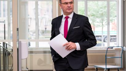 Bild: Daniel Vogl/dpa
Der bayerische Finanzminister Albert Füracker (CSU) spricht von „erheblichen Anstrengungen, um die korrekte Besteuerung von Influencern und anderen Social-Media-Akteuren sicherzustellen“.